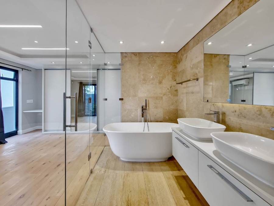 To Let 2 Bedroom Property for Rent in Vredehoek Western Cape